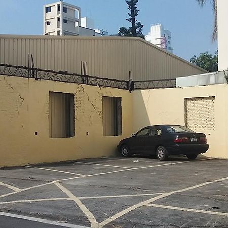 Ron Gong Hotel Csiaji Kültér fotó