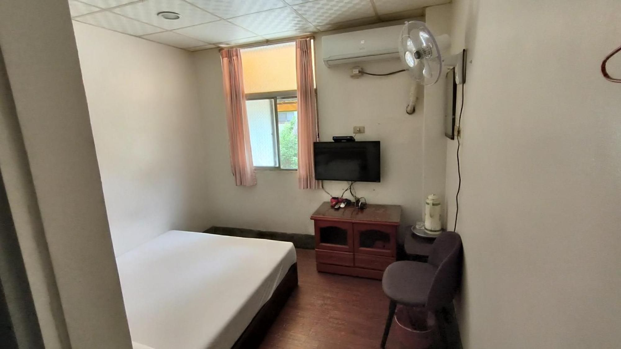 Ron Gong Hotel Csiaji Kültér fotó