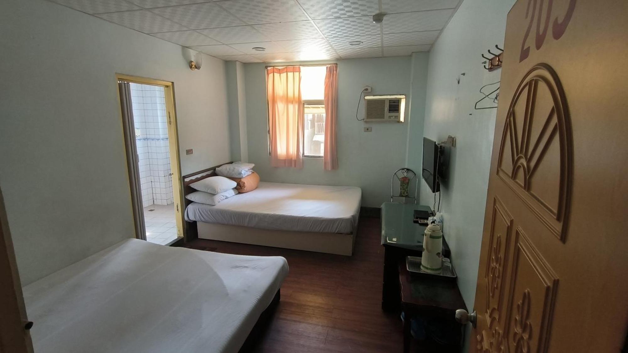 Ron Gong Hotel Csiaji Kültér fotó